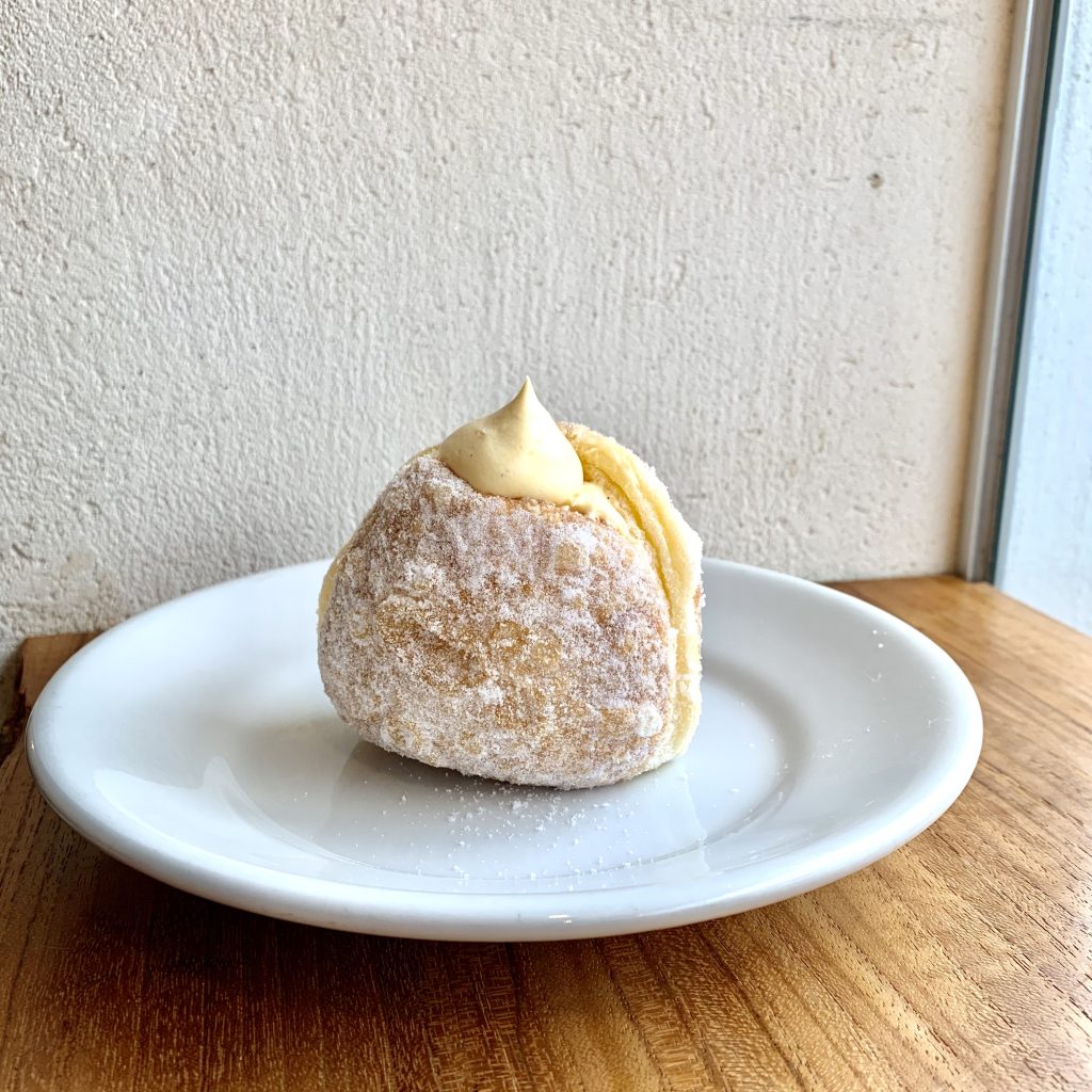 カスタードドーナツ